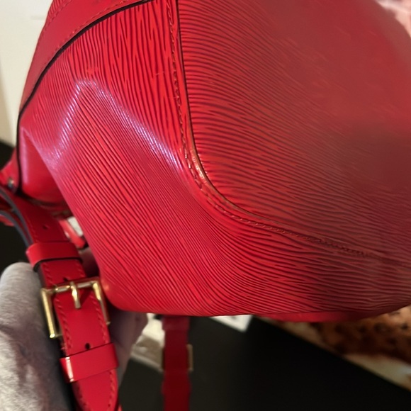 Louis Vuitton Epi Petit Noe Leather Drawstring Shoulder Bag - EUC - Picture 6 of 12